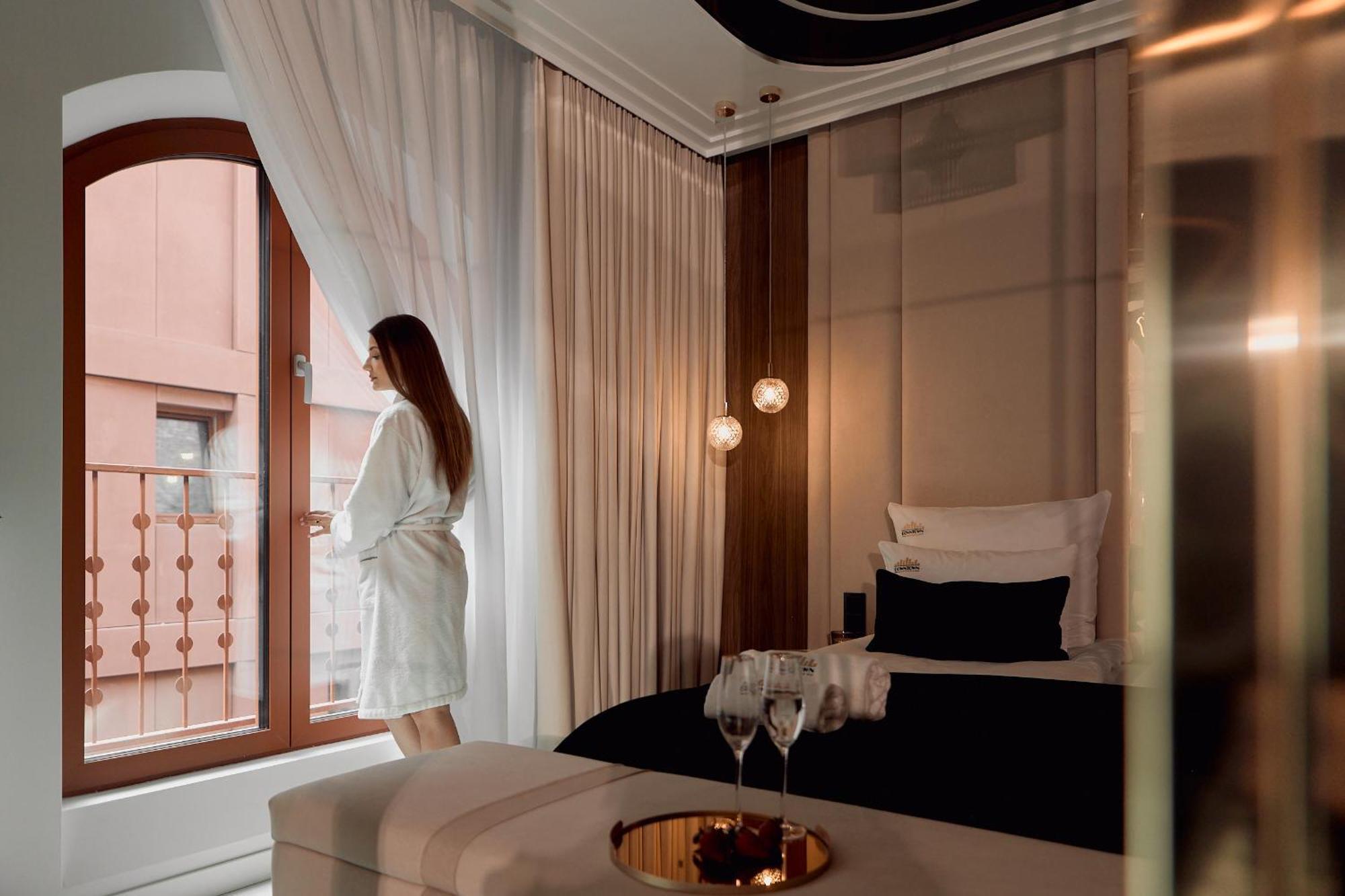 High Granaria Champagne & Marble By Downtown Apartment